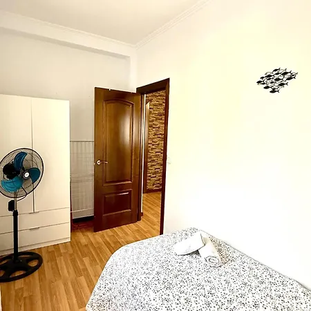 Apartment 3 Hermanos By Staycare Rota